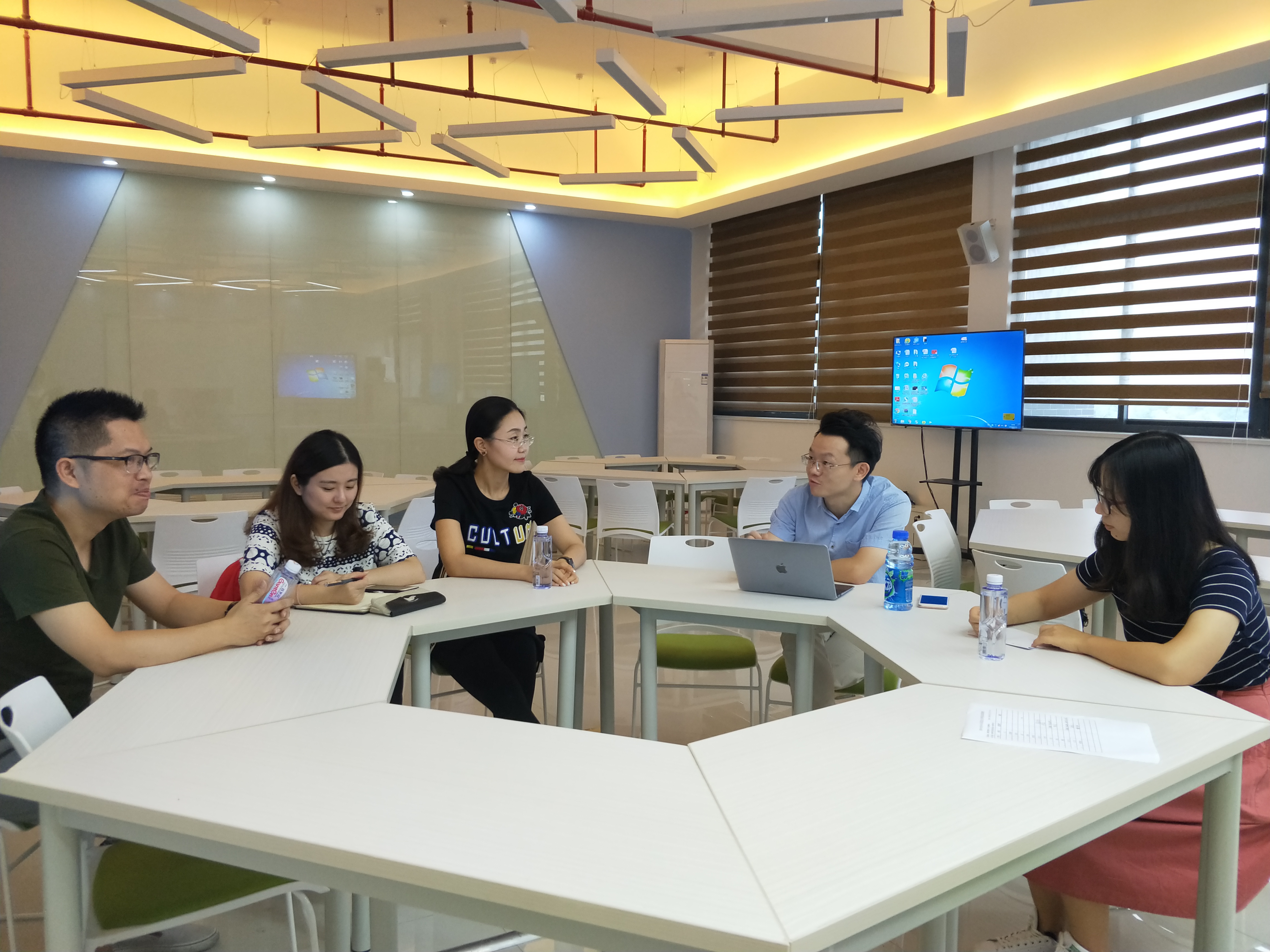 【教师沙龙】我院举行教师沙龙座谈会